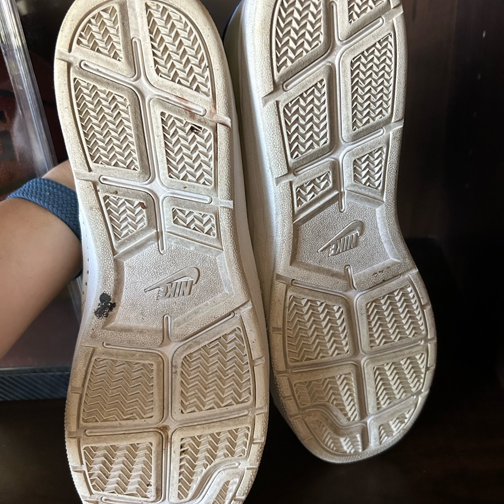 Nikes - Picture 6 of 6